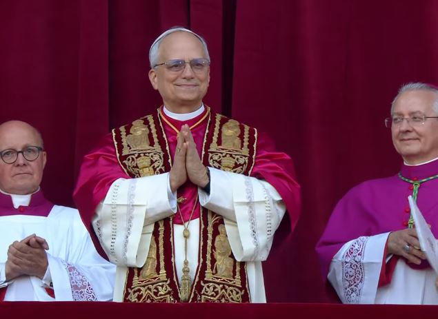 Папата Лав Четиринаесетти го ублажува спорот со Трамп, тврди дека наводите за неговите изјави се неточни