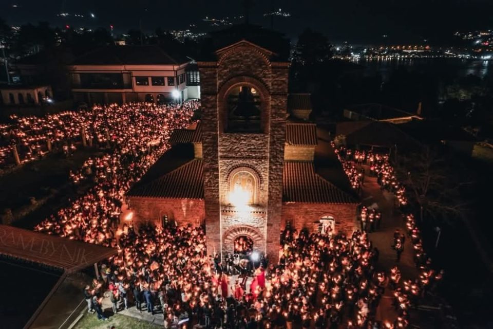 СИЉАНОВСКА НА ЛИТУРГИЈА НА ПЛАОШНИК: Озарена од светлината на свеќите, со молитвено смирение го дочекав Христовото воскресение