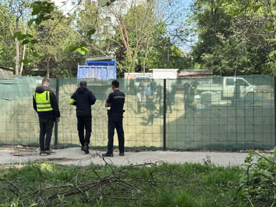 НЕСРЕЌА НА ГРАДИЛИШТЕ ВО СКОПЈЕ: Извлечено телото на зарупаниот работник во насипот, згрижени тројцата повредени