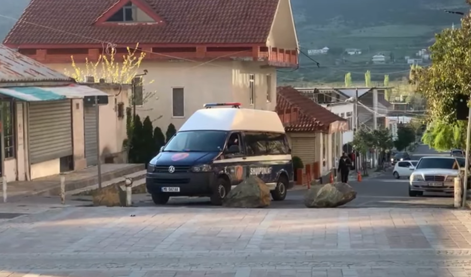 ПРЕКИНАТ КАНАЛ ЗА БУГАРСКИ ПАСОШИ ВО АЛБАНИЈА: Уапсени администраторот на Острени од Голо Брдо и неговиот претходник