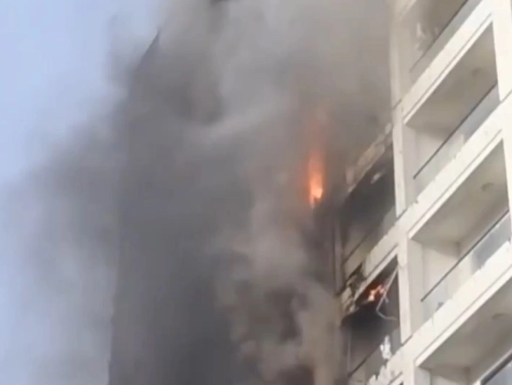 ГОЛЕМ ПОЖАР ВО АЛБАНИЈА: Најмалку 11 повредени лица во огнот што го зафати станбено-деловниот комплекс Арлис во Тирана
