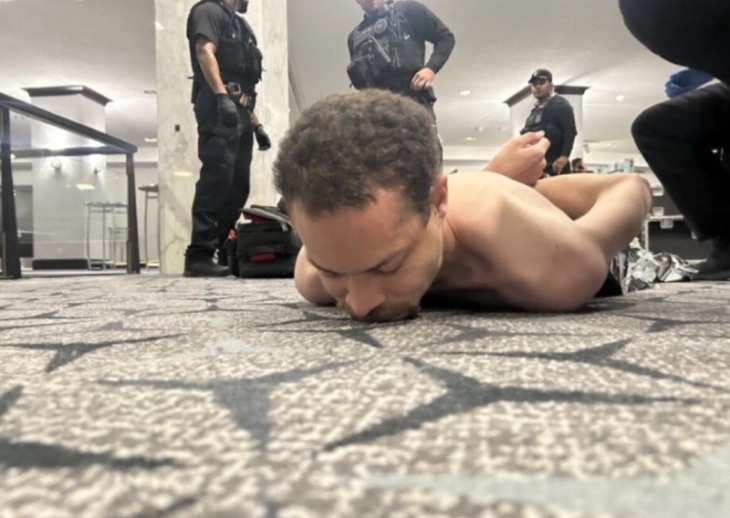 МИНИСТЕРСТВО ЗА ПРАВДА НА САД: Напаѓачот на вечерата организирана од Белата куќа обвинет за обид за атентат на Доналд Трамп