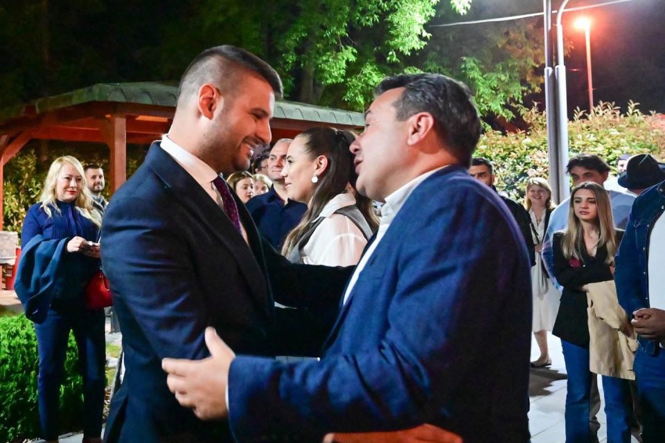 МАНАСИЕВСКИ: Дали суспендираниот Ружиќ на средбата со генсекот на СДС, Димитриевиќ во Скопје дошол со бела Шкода BG 3020 UC?