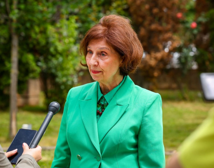СИЉАНОВСКА-ДАВКОВА: Не сакам да ја коментирам квалификацијата шпионска афера, треба да се почитуваат одредбите од Законот за кривичната постапка