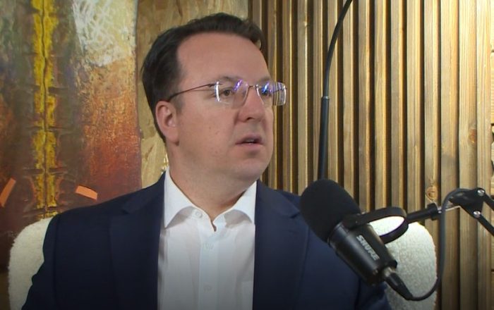 „ВИЕ ЗАГЛАВИВТЕ, НИЕ ДЕБЛОКИРАМЕ“ :Николоски со жесток одговор до Османи