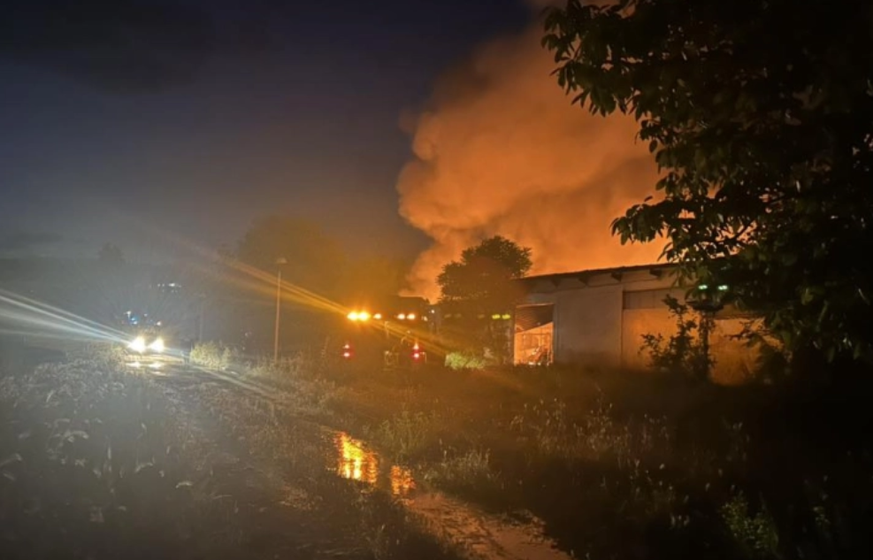 Голем пожар во Радовиш во кругот на некогашен Декортекс