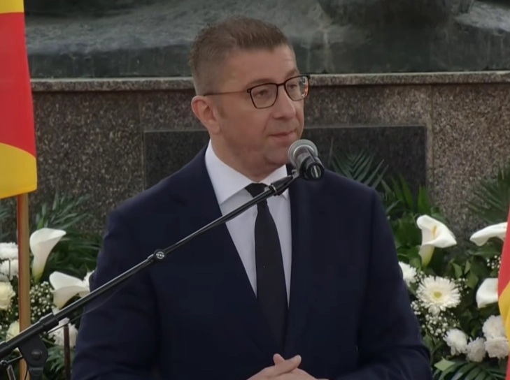 МИЦКОСКИ ЗА 9 МАЈ: Нашата борба денес е за знаење, за развој, борба против сиромаштијата, корупцијата, неправдата и безнадежноста