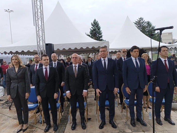 МИЦКОСКИ: Нивните ставови за клучни прашања се разликуваат од утро до пладне, а често при очи се прават слепи, а при уши – глуви