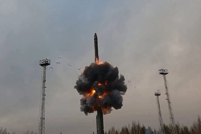 ВОЕНА ВЕЖБА: Русија почна пробни лансирања ракети со нуклеарни боеви глави, на жителите на Камчатка им е забрането да влегуваат во областа