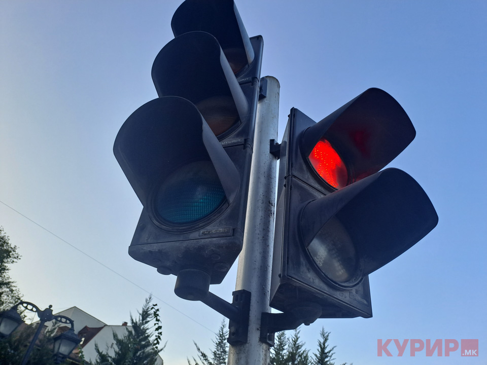 Нови семафори на две крстосници со булевар „Македонија“