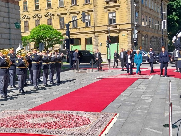 СИЉАНОВСКА ВО СЛОВЕНИЈА: Во Љубљана пречекана со највисоки државни и воени почести од претседателка Наташа Пирц Мусар