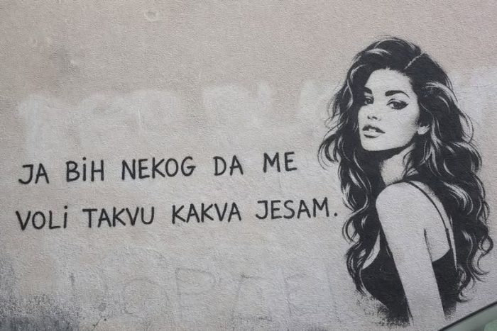 СТЕФАН СИМИЌ, СРПСКИ ПИСАТЕЛ: Веќе не се заљубувам во принцези, само во такви со лузни, кои ги гледаат моите рани, кои ја знаат другата страна на животот