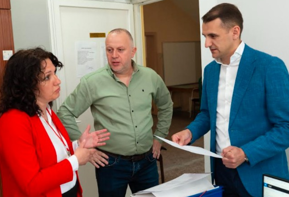 Велковски во посета на Центарот за социјална работа во Велес: Помошта да стигне до оние на кои им е најпотребна