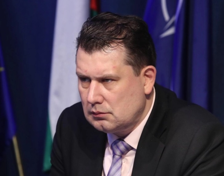 МУЦУНСКИ: Го повикав бугарскиот амбасадор Јеласко Радуков да се извини за скандалот, но досега нема одговор