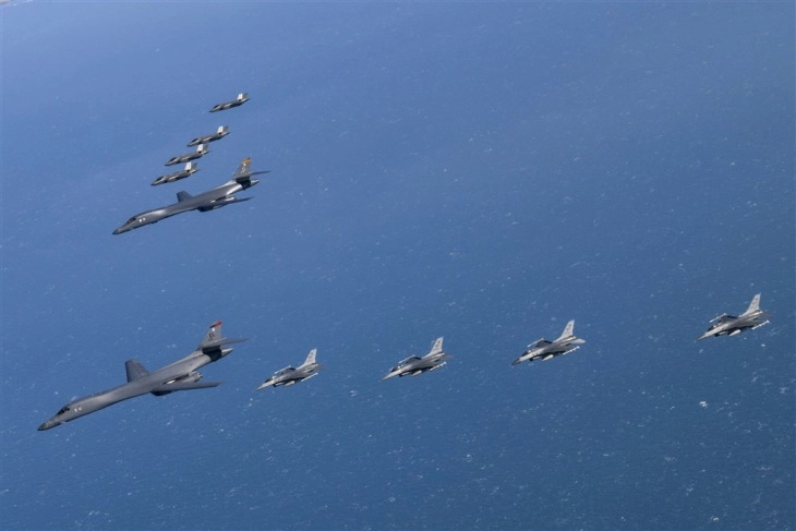 Руски и кинески воени авиони за малку ќе го нарушеа воздушниот простор на Јужна Кореја