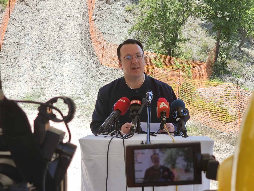 НИКОЛОСКИ: Интензивно се гради пругата Скопје-Софија, со 29 мостови и 15 тунели, втората делница е градежен подвиг