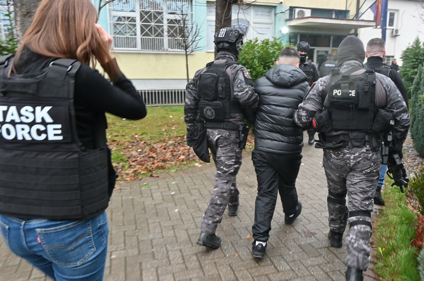Акција на АНБ и МВР: Разбиена група поврзана со меѓународна терористичка мрежа, две лица завршиле во притвор