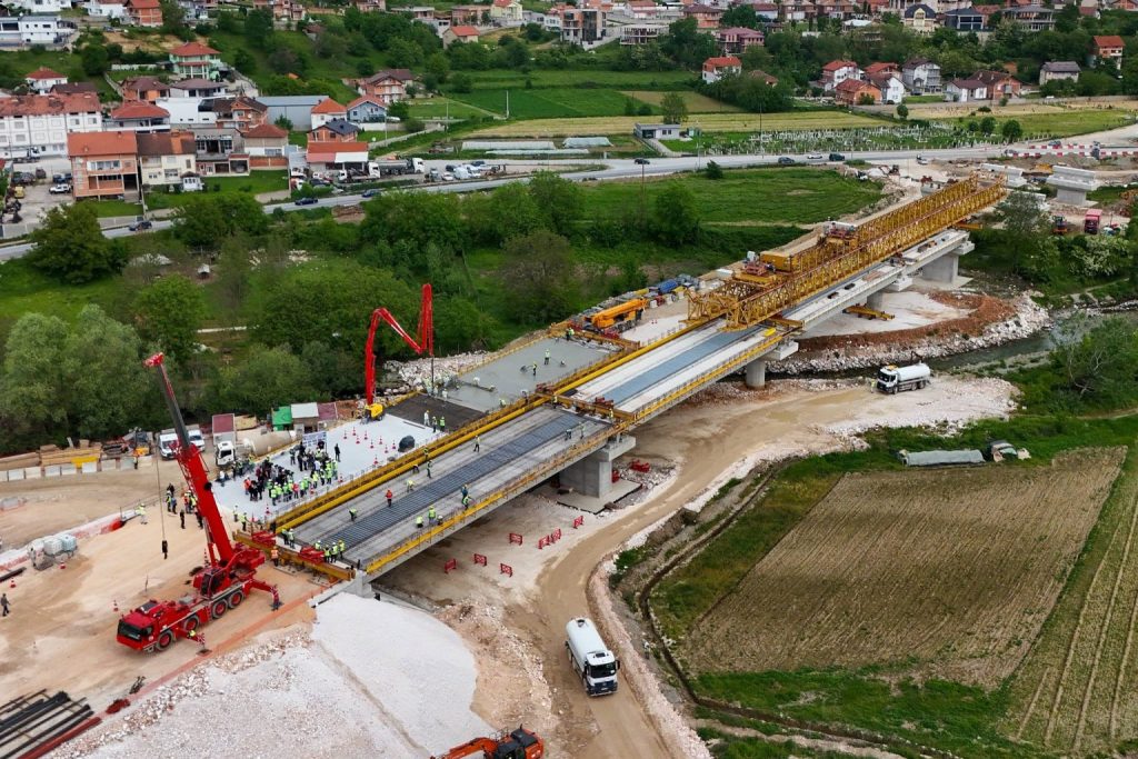 ВО ИСТО ВРЕМЕ 6 АВТОПАТИ: Ќе се градат Скопје – Блаце и Кичево – Букојчани, Кичево-Охрид конечно е пред завршување