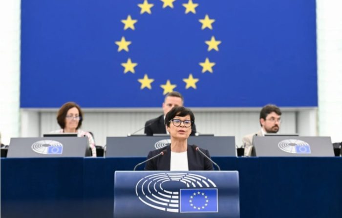 ЕП ПАДНА НА ИСПИТОТ ЗА ДЕМОКРАТИЈА: Историјата остана услов за МАКЕДОНИЈА, амандманот на Вајц за 2-от небулозен протокол неусвоен