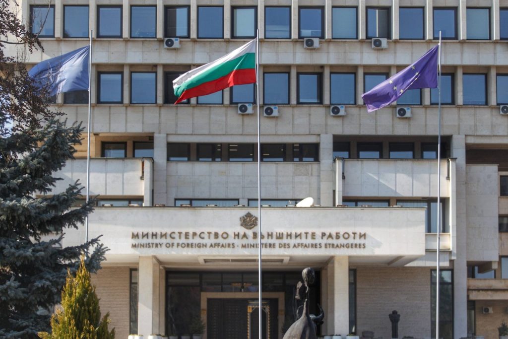 МАНИПУЛАТОРСКИ ОДГОВОР: Софија релативизира за преседанот со загрозената безбедност на семејството на Мицкоски