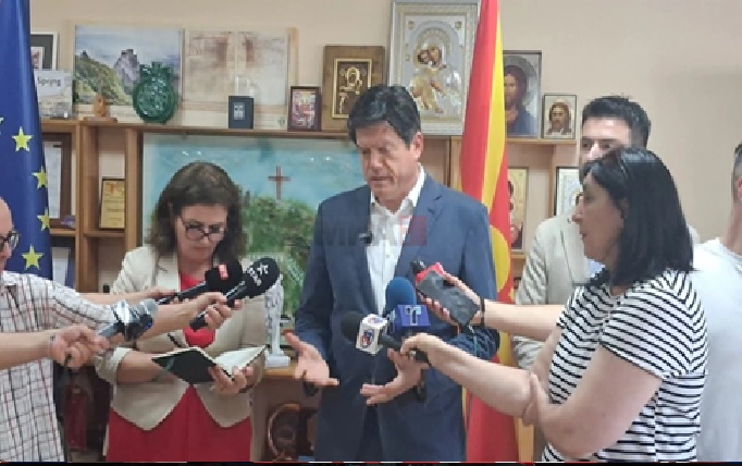 РОКАС ЗА НОН-ПЕЈПЕРОТ: Вели дека не е експерт за тоа, но врти-сучи без Бугари во Уставот нема друг пат за ЕУ