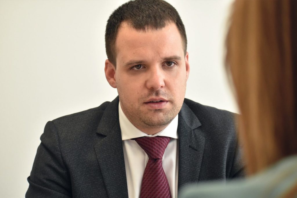 ФИНАНСИСКА ПОЛИЦИЈА СО ДЕТАЛИ: Стефан Богоев влијаел на тендер, директно и индиректно побарал и примил подарок