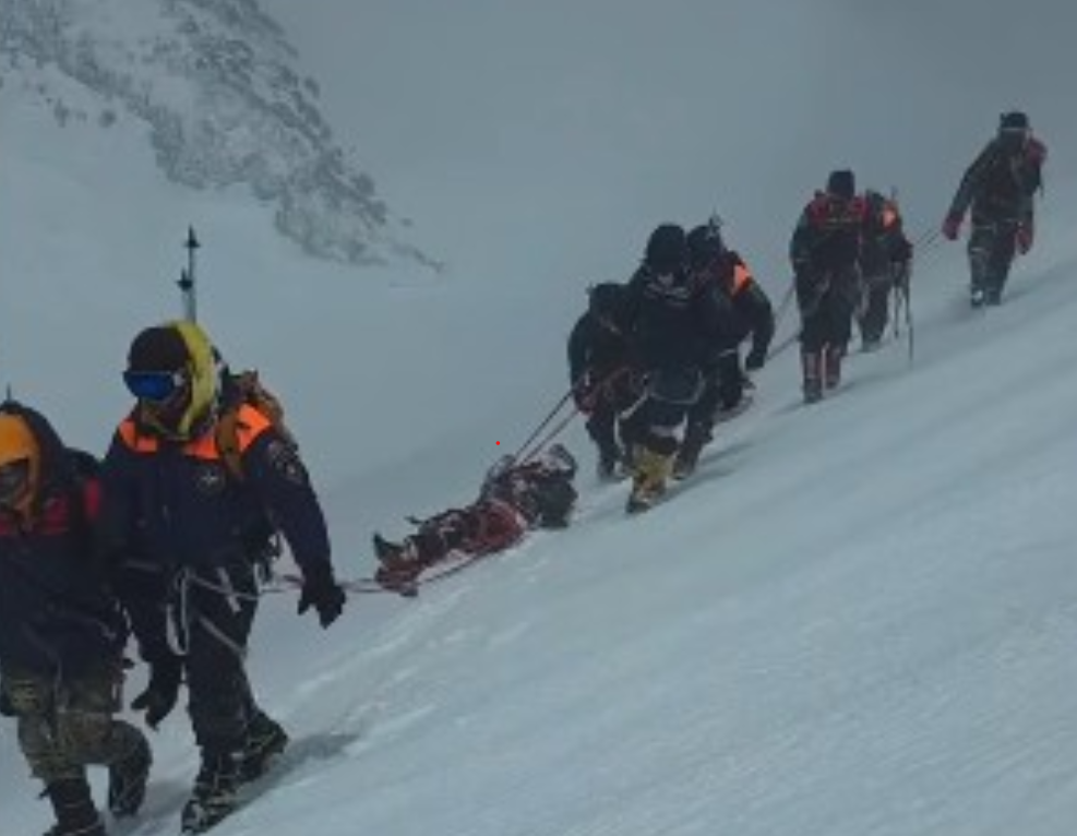 ВИДЕО: Руски спасувачи објавија снимки од извлекувањето на телата на босанските планинари од Елбрус