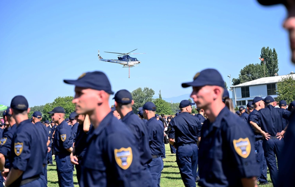 ФОТО: 496 нови полициски службеници ја засилија македонската полиција