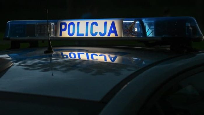 НЕИДЕНТИФИКУВАН ОБЈЕКТ ВО ПОЛСКА: Полицијата пронајде кратер широк десет метри и делови од непознат летечки објект