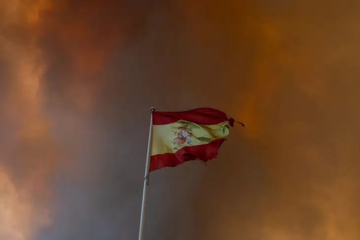 ПОЖАРИ ВО ФРАНЦИЈА И ШПАНИЈА: Евакуирани над 220.000 луѓе, шпанската влада прогласи вонредна состојба