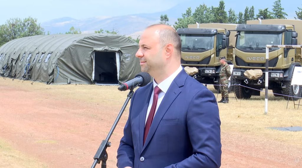 МИСАЈЛОВСКИ ВО КАСАРНАТА ИЛИНДЕН: Презентирана опрема од 40 милиони евра од 3 пакети за модернизација на Армијата