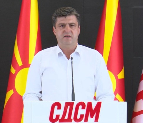 ВМРО-ДПМНЕ: Откако му заврши музичката кариера по меаните, Наумоски станува „експрет“ на Филипче за право и корпупција