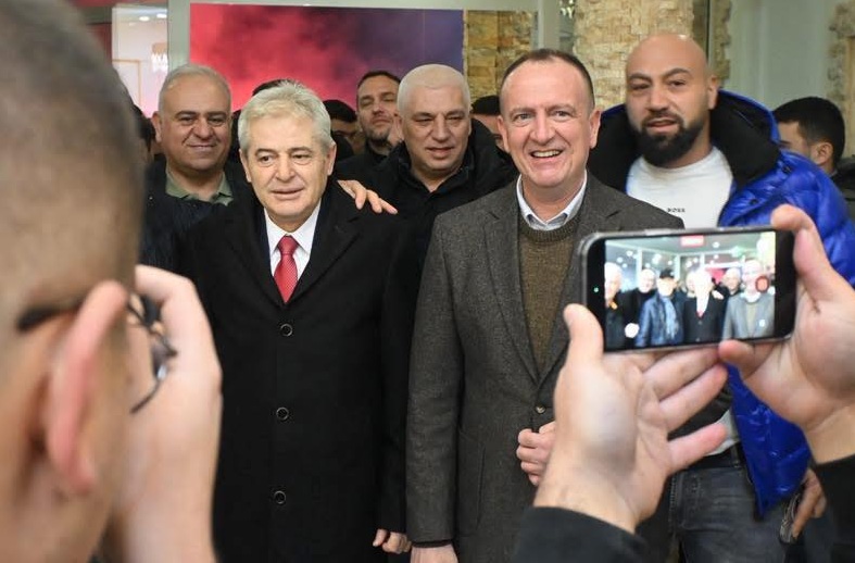ВРЕДИ: Гостивар без вода за пиење, Зајас без канализација, а Али Ахмети и Арбен Таравари повторно бараат доверба од граѓаните