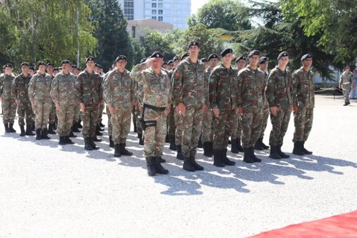 НОВИ 36 ОФИЦЕРИ ВО АРМ: Тие се гаранција за мирот, стабилноста и безбедноста на граѓаните и државата, порача министерот Мисајловски