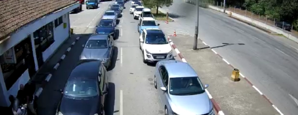 За излез кон Грција на ГП “Дојран”се чека до 30 минути, на грчка страна до еден час, на „Богородица“