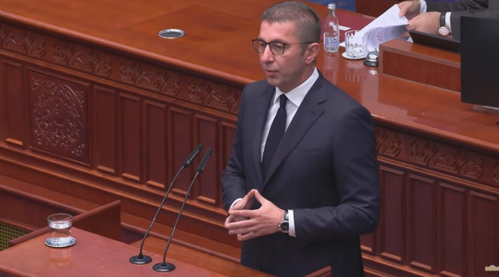 МИЦКОСКИ СО РЕПЛИКА ДО АМАР МЕЦИНОВИЌ: Луѓето како него се архетипот на тоа зошто младите си одат од земјава