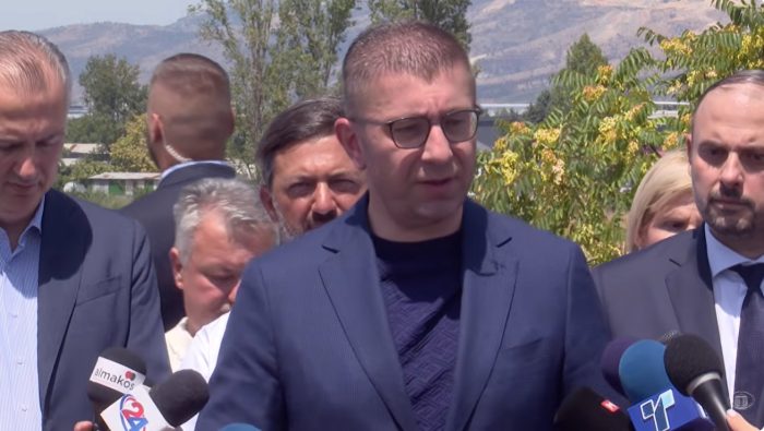 МИЦКОСКИ: Опозицијата шири лаги и хистерија, Владата работи и испорачува – во рекорден рок е саниран проблемот во Гостивар