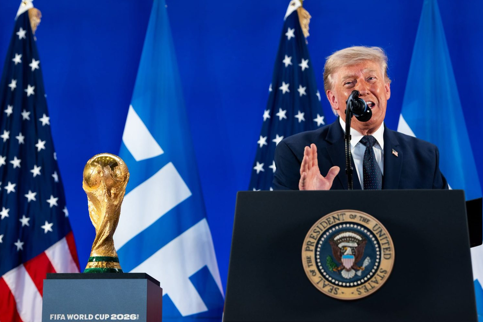 ВИДЕО: Трамп дојде на големото финале, она што се наоѓа пред него покрена лавина коментари