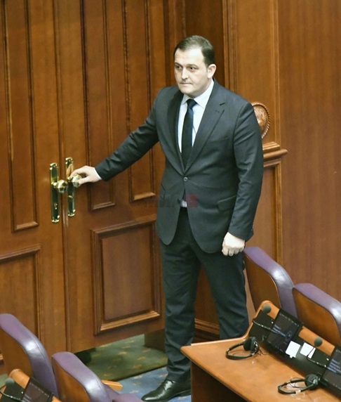 СОБРАНИЕ: Зулфикар Зејнула од Демократската партија на Турците избран за министер без ресор, против гласаа пратениците на СДСМ