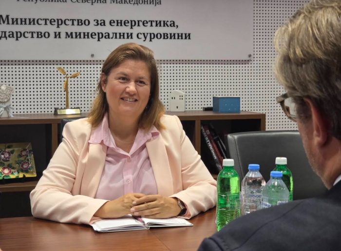 Божиновска размени искуства со државниот секретар на Северна Рајнa