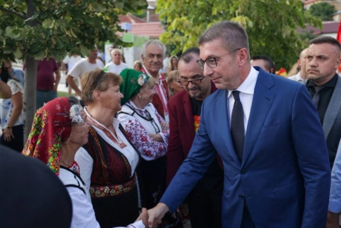 МИЦКОСКИ: Мала Преспа е доказ дека границите не можат да ги избришат јазикот, културата и чувството на припадност