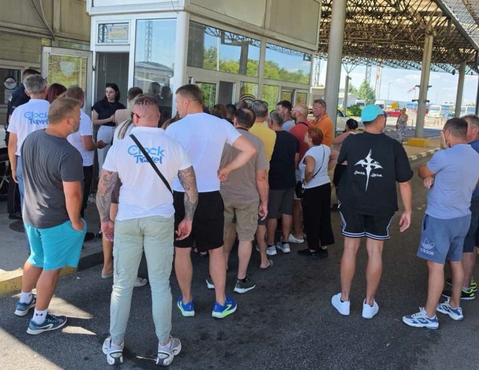 Странците почнуваат да плаќаат казни за брзо возење во Македонија, гужва на граничните премини