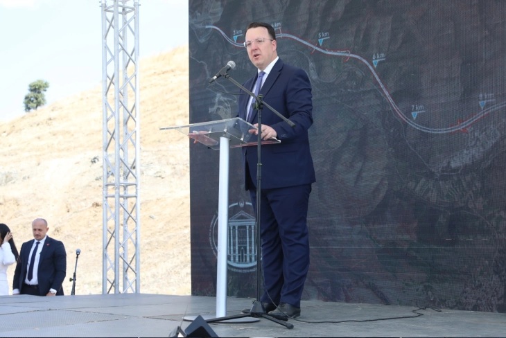 НИКОЛОСКИ: Автопатот Скопје-Блаце ќе донесе дополнителен развој на Македонија и подобри врски со пристаништата Драч и Бар