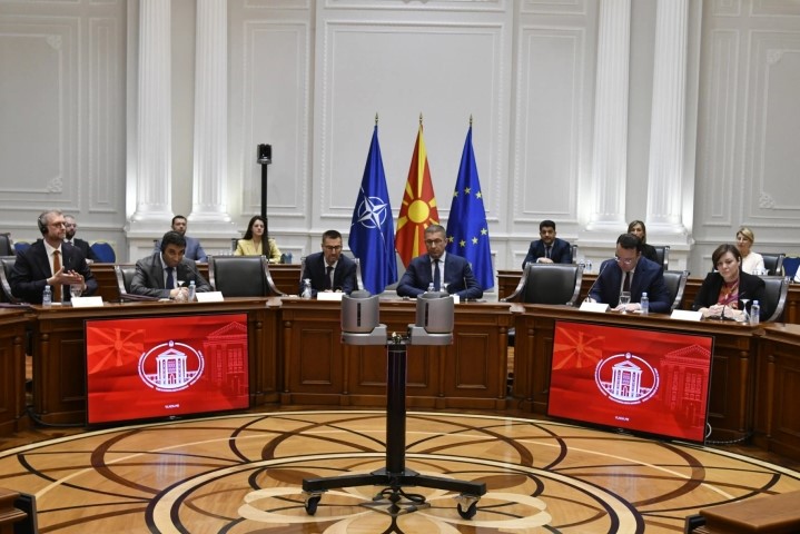 ПОТПИШАНИ ДОГОВОРИ ЗА ФИНАНСИРАЊЕ: Македонија го докажува своето место како срце на Балканот – Коридорот 8 е меѓу приоритетите