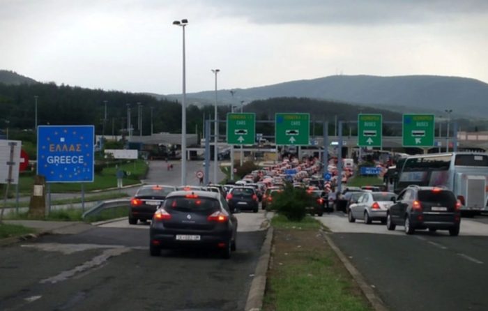 ПРОДОЛЖЕН ИЛИНДЕНСКИ ВИКЕНД: Зголемен сообраќај на патиштата, на граничните премини Табановце и Богородица се чека до еден час