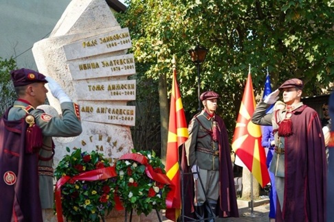 МИЦКОСКИ: Македонија се сеќава на осумте бранители кои ги положија своите животи за мирот и безбедноста на својата татковина