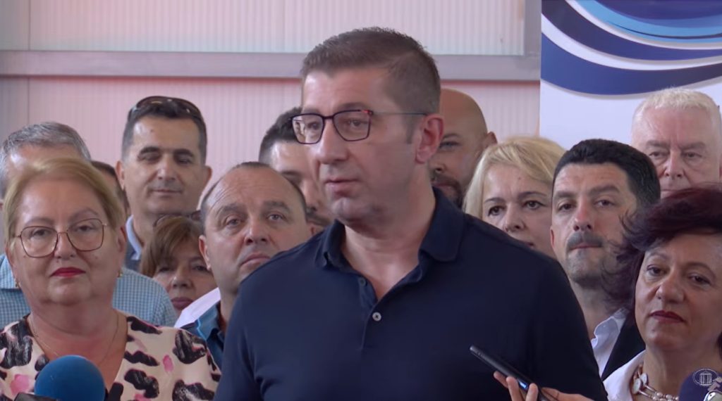 МИЦКОСКИ: Имаме работа со безидејна опозиција која очајно креира хистерија за политички поени, наш одговор е работа и проекти