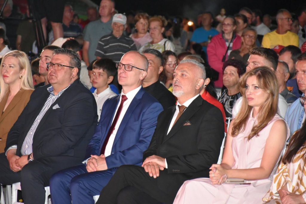 Потпретседателот Милошоски ја пречека коњаницата во рамки на манифестацијата „10 дена Крушевска Република“