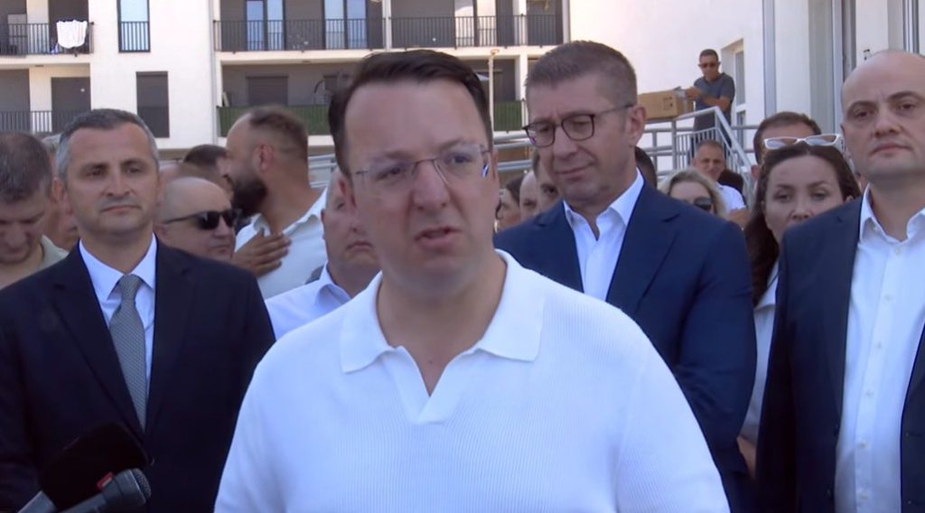 НИКОЛОСКИ: Убав ден е денеска кога може да се видат 47 среќни семејства од најранливите, кои во Дебар добиваат свој стан и свој нов дом