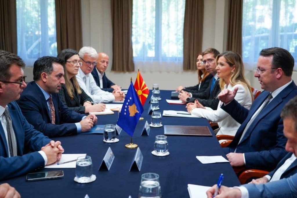 СРЕДБА НИКОЛОСКИ-БАША: Македонија и Косово со фокус на унапредување на економската и транспортната поврзаност